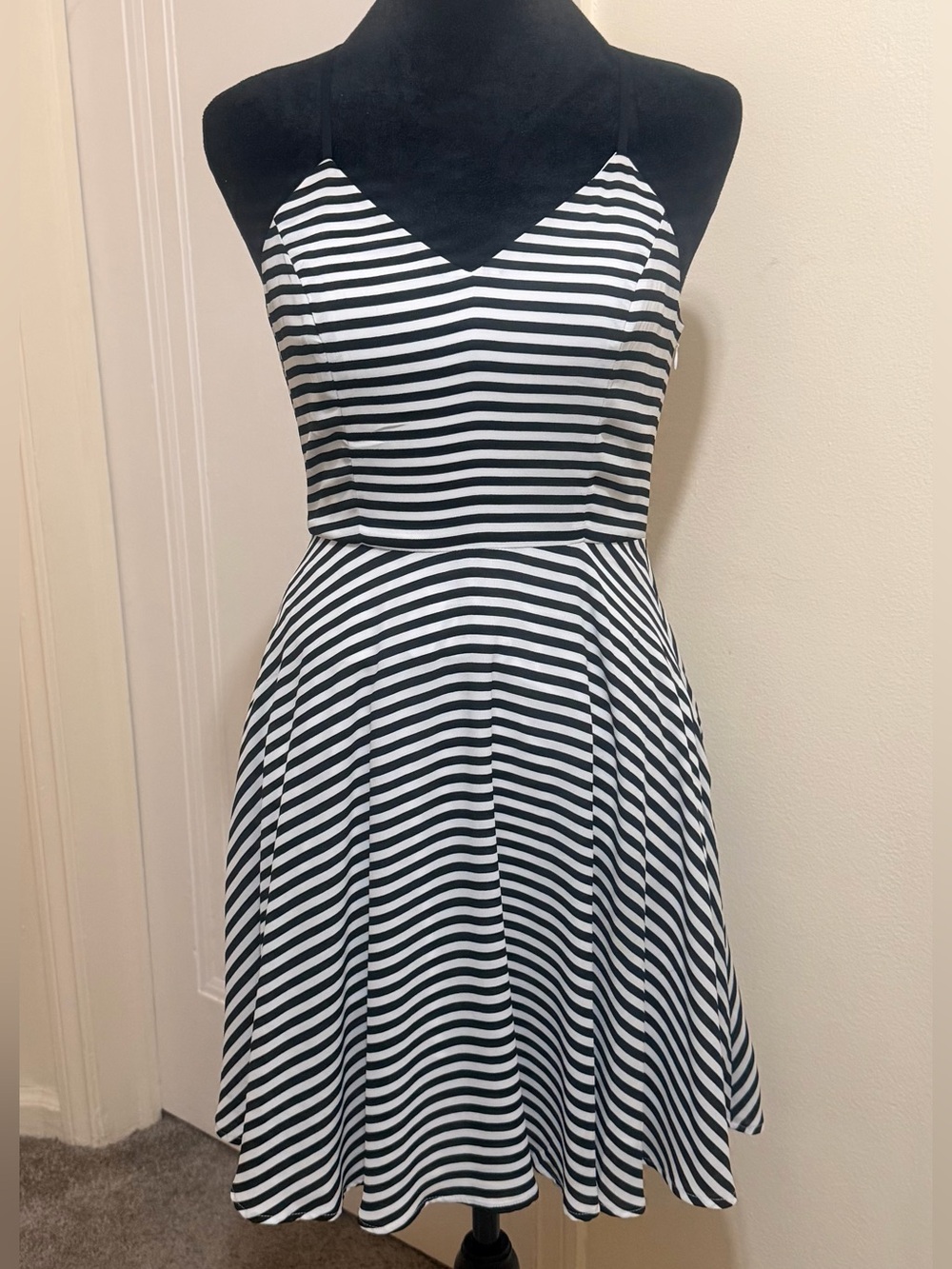 Express Black and White Striped Fit and Flare Skater Mini Dress Size 2 - NWOT - Picture 2 of 12